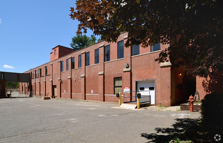 More Photos Of 59 Field St, Torrington Warehouse For Lease