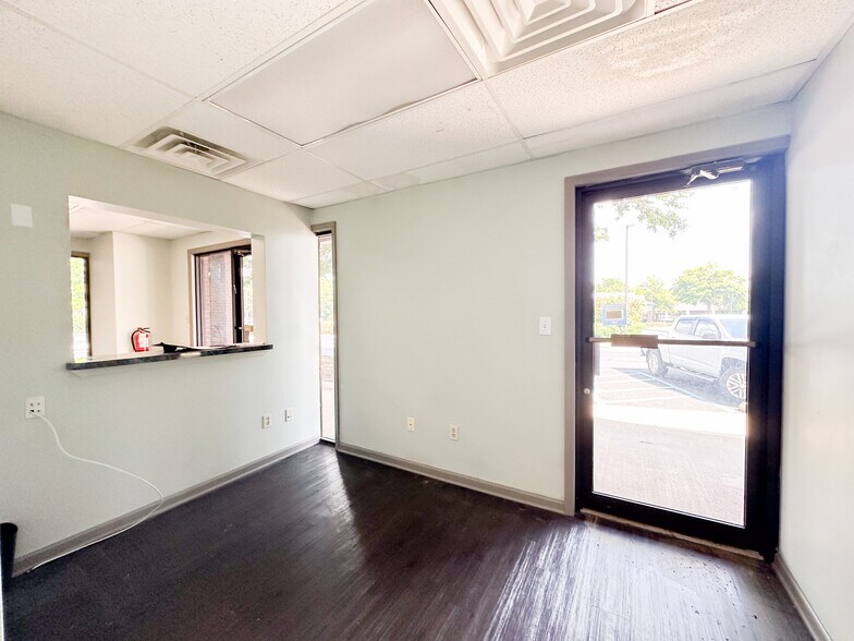 More Photos Of 3809 Sullivan St, Madison Medical For Lease