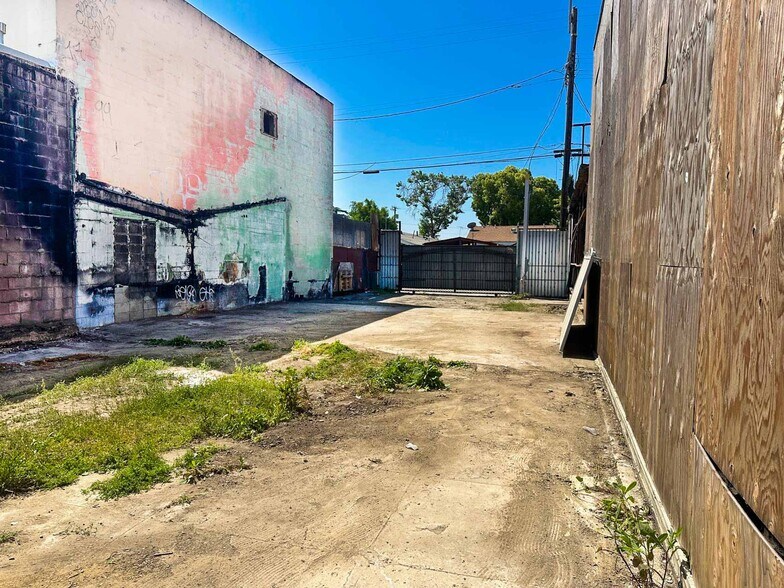 More Photos Of 1420-1424 W Slauson Ave, Los Angeles Warehouse For Sale