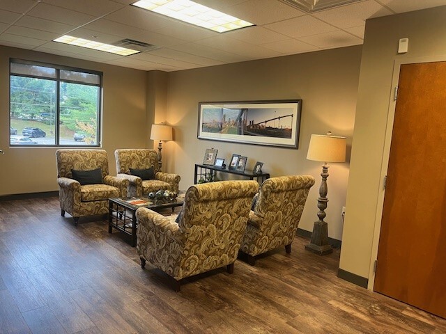 More Photos Of 100 Bradford Rd, Wexford Medical For Lease
