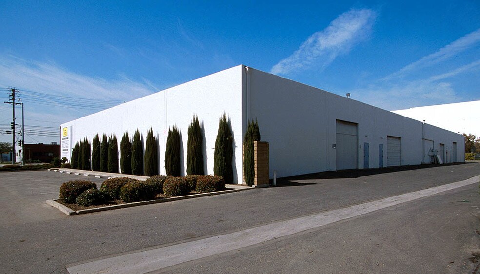 More Photos Of 2001-2009 S Grand Ave, Santa Ana Warehouse For Lease