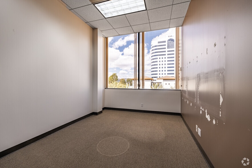 More Photos Of 6200 Canoga Ave, Woodland Hills Office For Sale