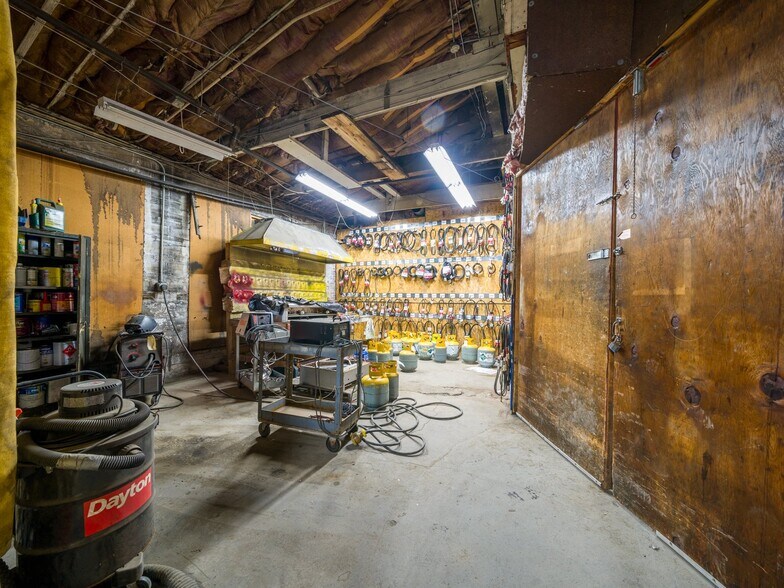 More Photos Of 50 Franklin St, Batavia Flex For Sale