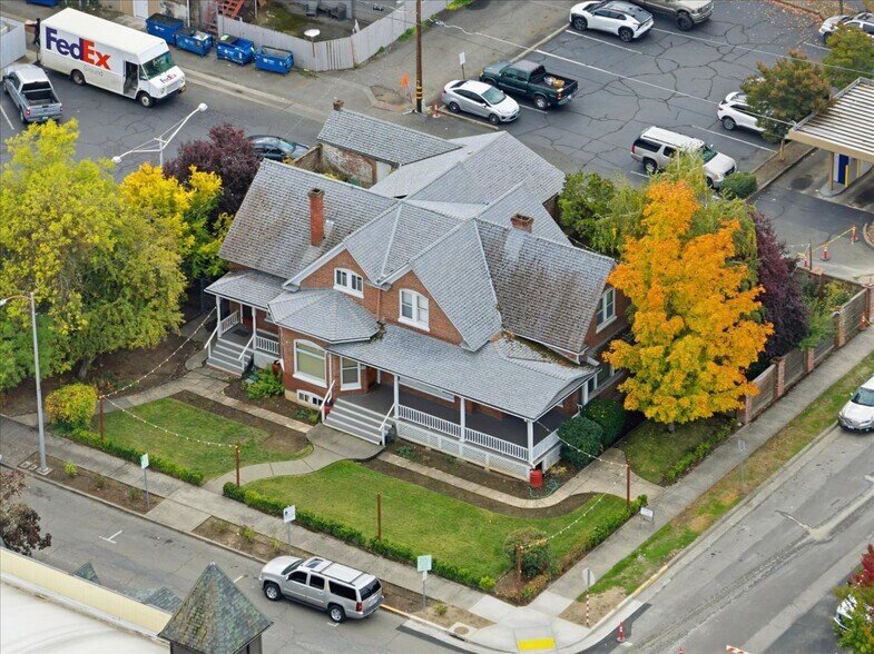 More Photos Of 139 SW I St, Grants Pass Specialty For Sale