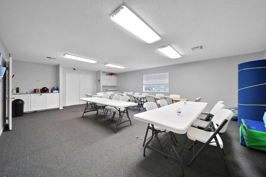 More Photos Of 6265 Shadowbend, The Woodlands Coworking Space