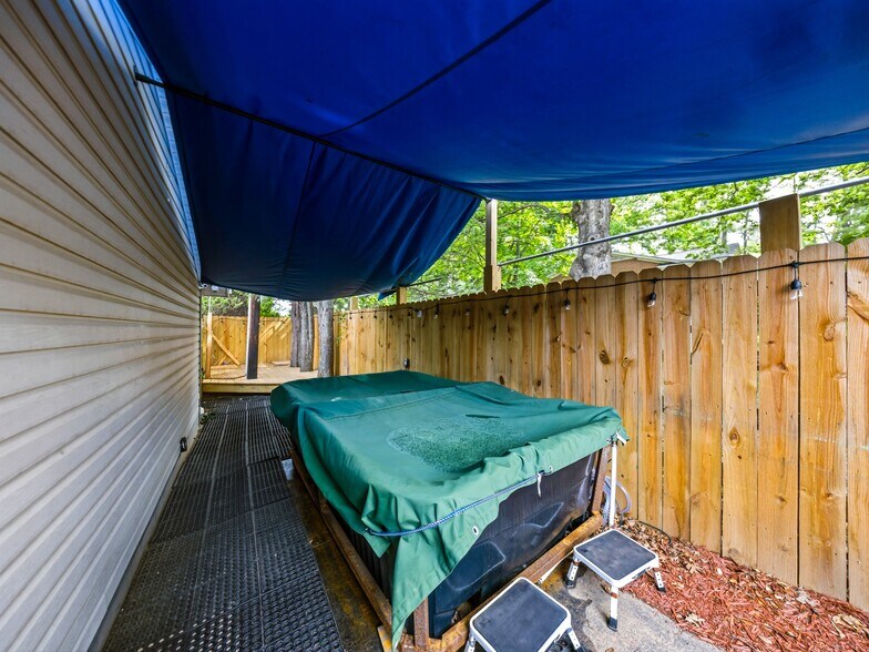More Photos Of 2124 Hendersonville Rd, Arden Office For Sale