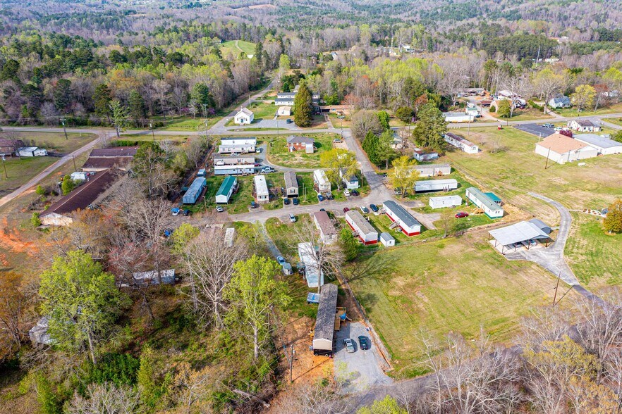 1521 Airport Rhodhiss Rd, Hickory, NC 28601 Manufactured Housing