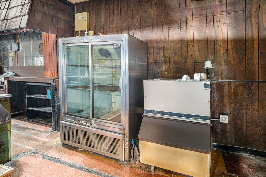 More Photos Of 604 W 151st St, East Chicago General Retail For Sale