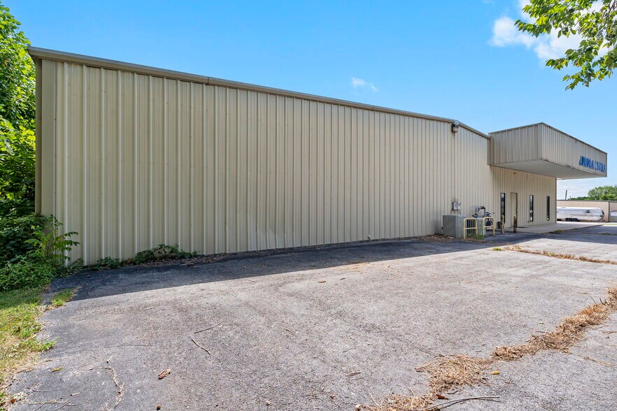 More Photos Of 5410 S Daniel St, Battlefield Manufacturing For Sale