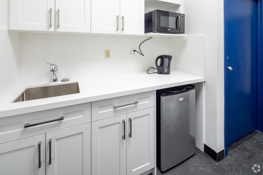 More Photos Of 120 Eglinton Ave E, Toronto Medical For Lease