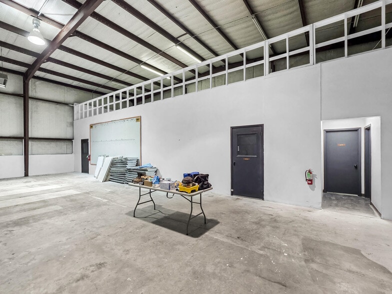 More Photos Of 7387 TX-164 Hwy, Buffalo Warehouse For Lease