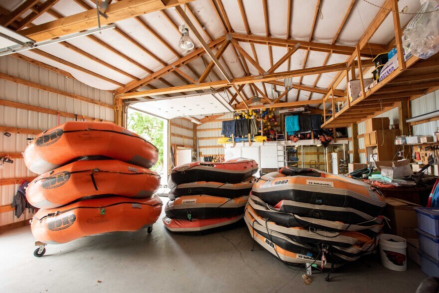 More Photos Of 206 Elrod Ave, Maupin Storefront Retail Residential For Lease