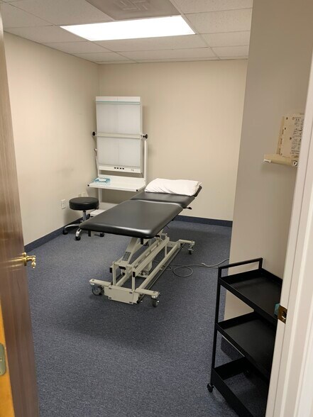 More Photos Of 13217-19821 Executive Park Ter, Germantown Medical For Lease