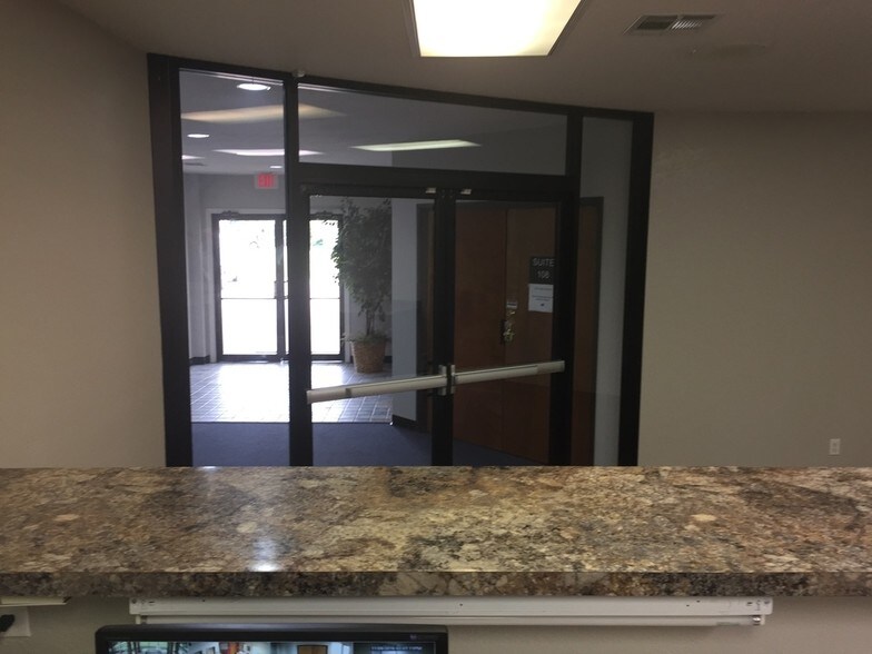 More Photos Of 337 Oaks Trl, Garland Office For Lease