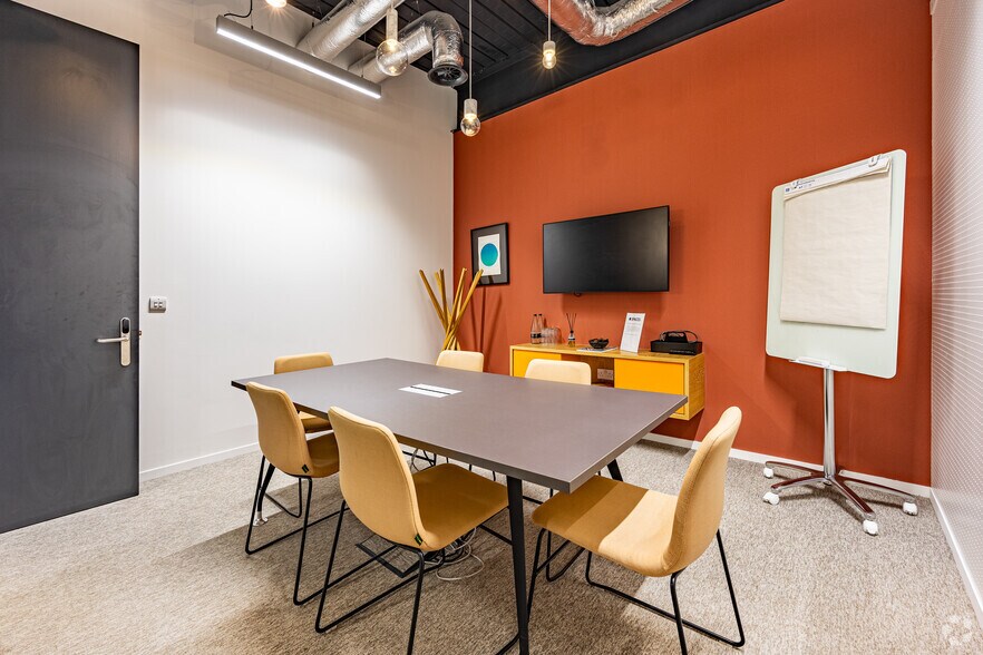 More Photos Of 92-98 Fountainbridge, Edinburgh Coworking Space