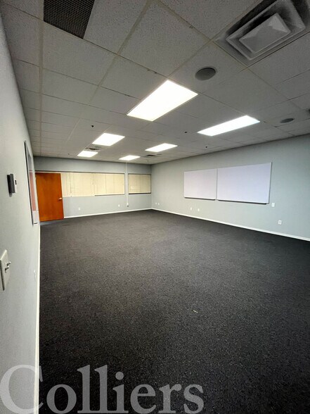 More Photos Of 600 N Steelhead Way, Boise Showroom For Sale