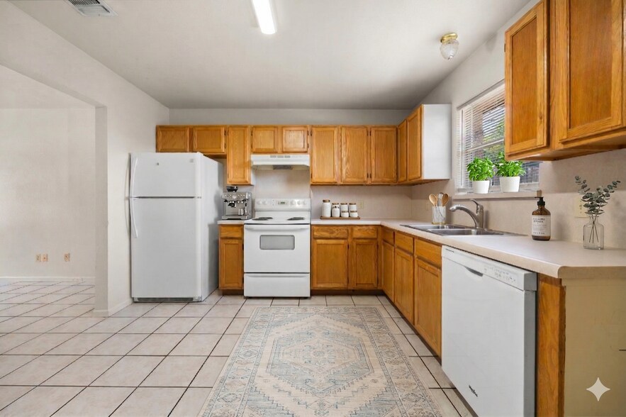 More Photos Of 1118 W Goodwin St, Pleasanton Multifamily For Sale