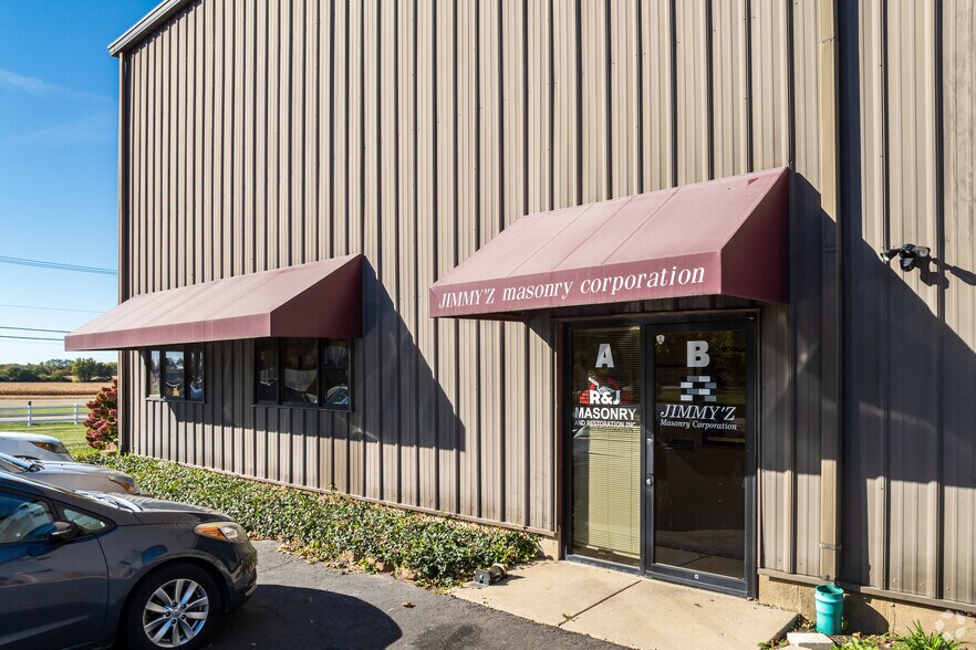 More Photos Of 8550 Ridgefield Rd, Crystal Lake Warehouse For Lease