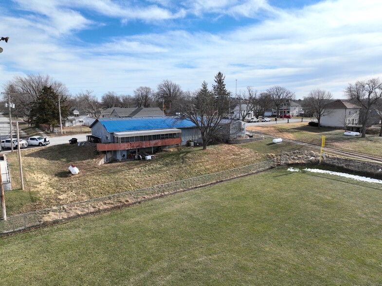 More Photos Of 202 Ash St, Pleasant Dale Bar For Sale