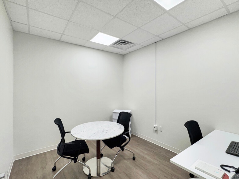 More Photos Of 901 E Main St, Yukon General Retail For Lease