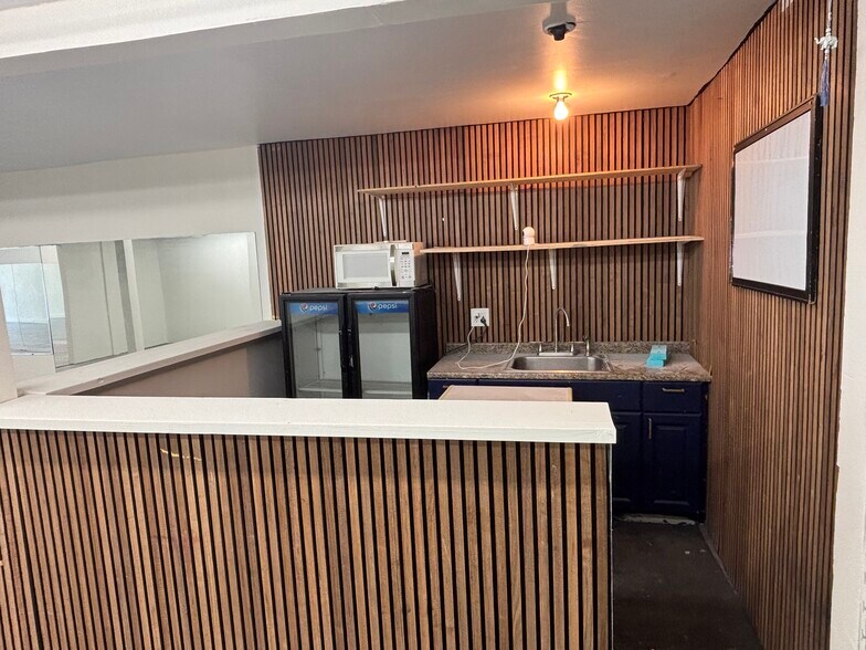 More Photos Of 5536-5542 Santa Monica Blvd, Los Angeles General Retail For Sale