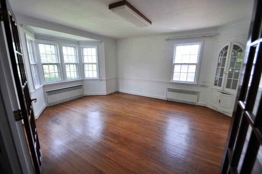 More Photos Of 14507 Main St, Upper Marlboro Office For Sale