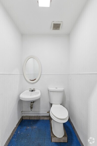 More Photos Of 3820 NW 135th St, Opa-locka Warehouse For Lease