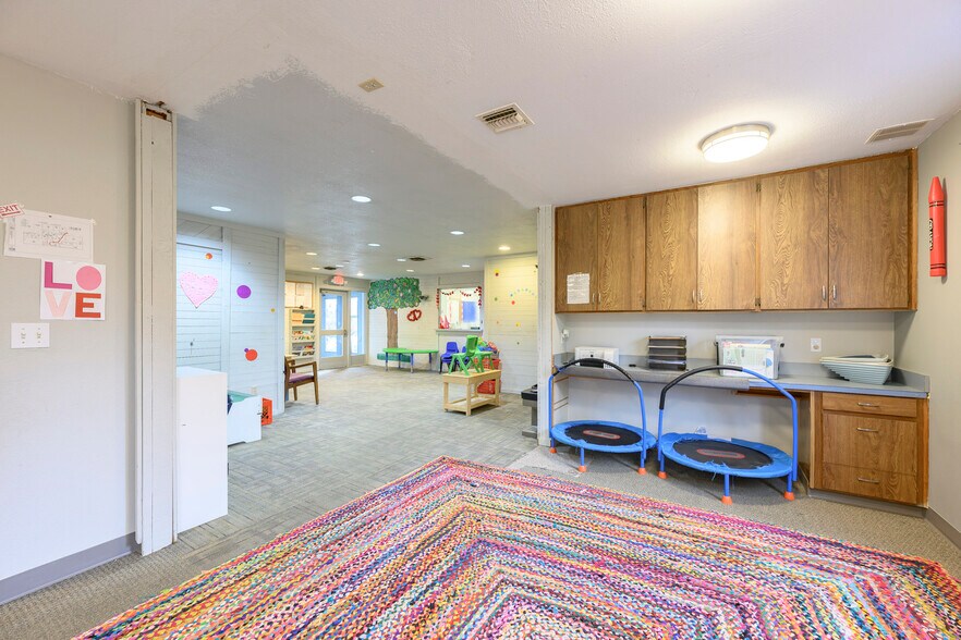 More Photos Of 504 Villa Rd, Newberg Medical For Sale