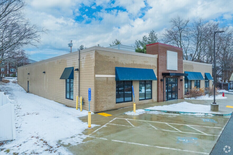Primary Photo Of 39 Chelmsford St, Chelmsford Drugstore For Lease