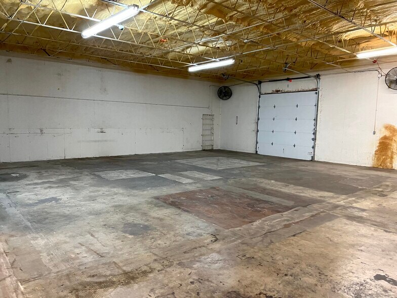 More Photos Of 5508-5516 Brewster St, San Antonio Warehouse For Lease