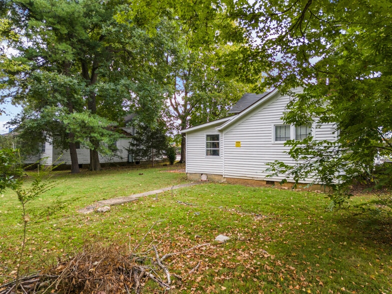 More Photos Of 226 E Main St, Sevierville Freestanding For Sale