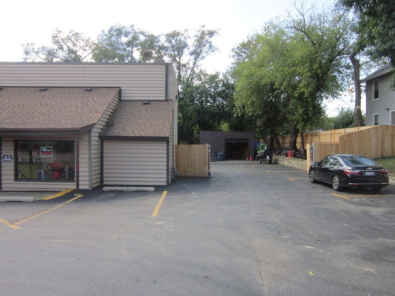 More Photos Of 318 N Milwaukee Ave, Wheeling Storefront For Lease