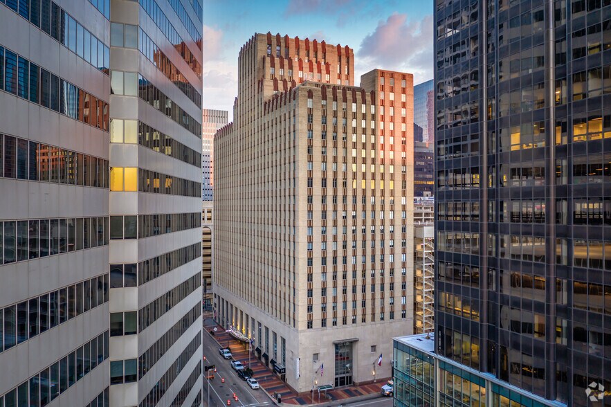 Primary Photo Of 1001 McKinney St, Houston Office Residential For Sale