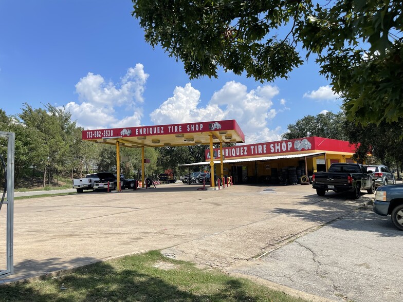 Primary Photo Of 4400 S South Loop E, Houston Convenience Store For Sale