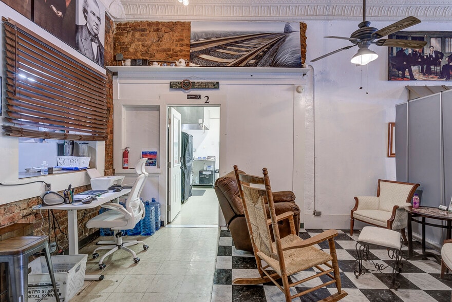 More Photos Of 109 E Main St, Jonesborough Storefront For Sale