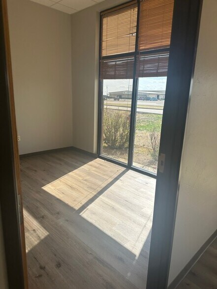 More Photos Of 100 Success Blvd, Dumas Flex For Lease