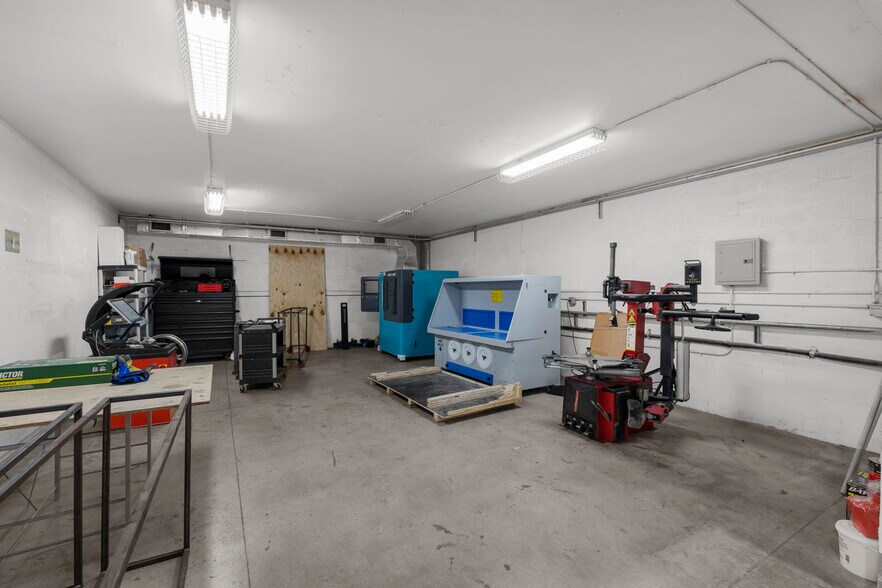 More Photos Of 1905 NW 93rd Ave, Miami Warehouse For Sale