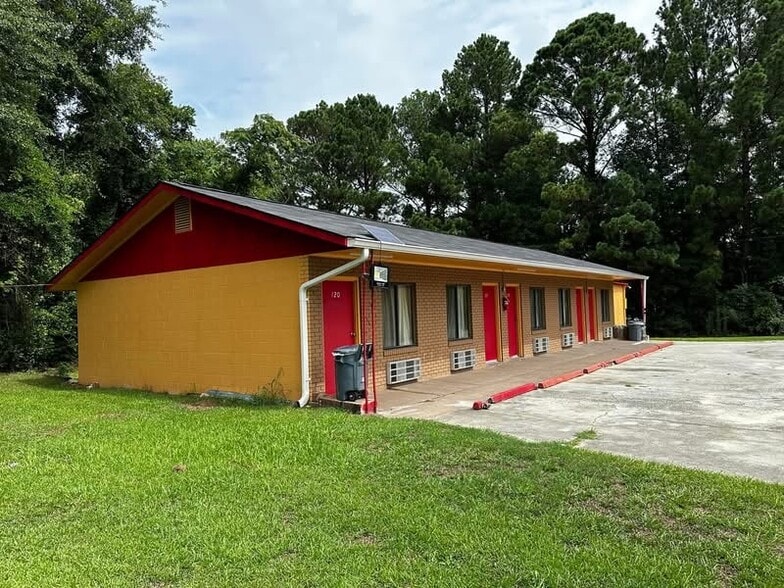More Photos Of 466 W Trilby St, Wrightsville Hotel For Sale