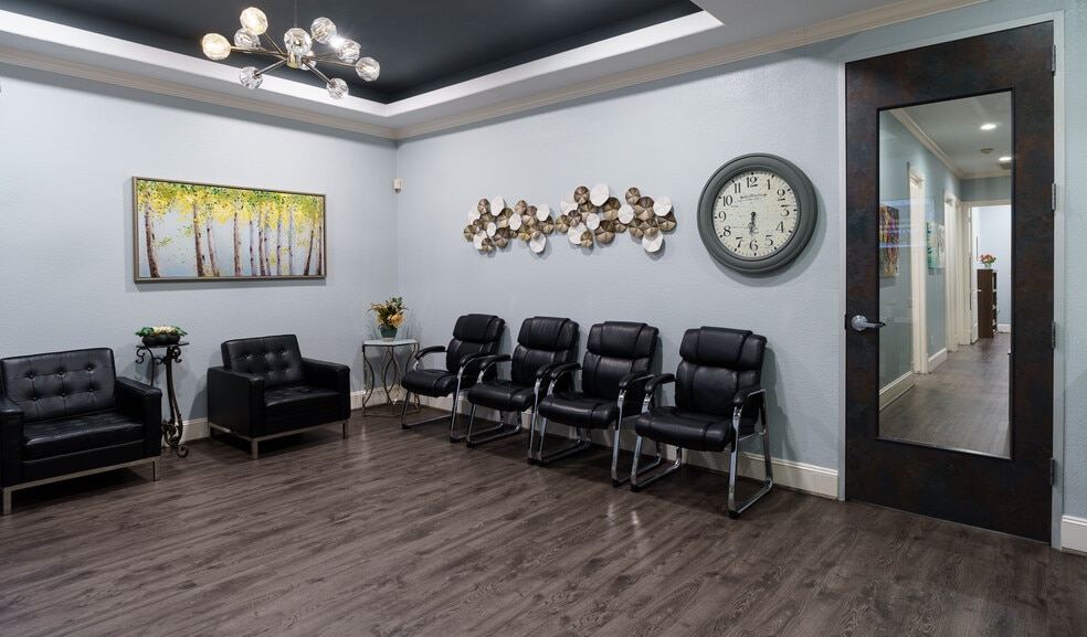 More Photos Of 13688 Breton Ridge St, Houston Medical For Sale