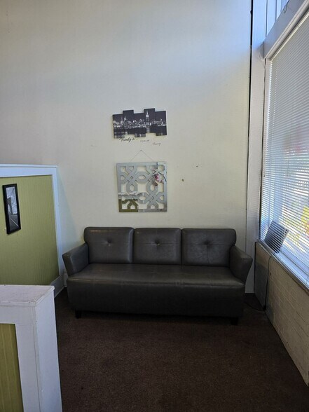 More Photos Of 126 Railroad St, Thomson Storefront For Sale