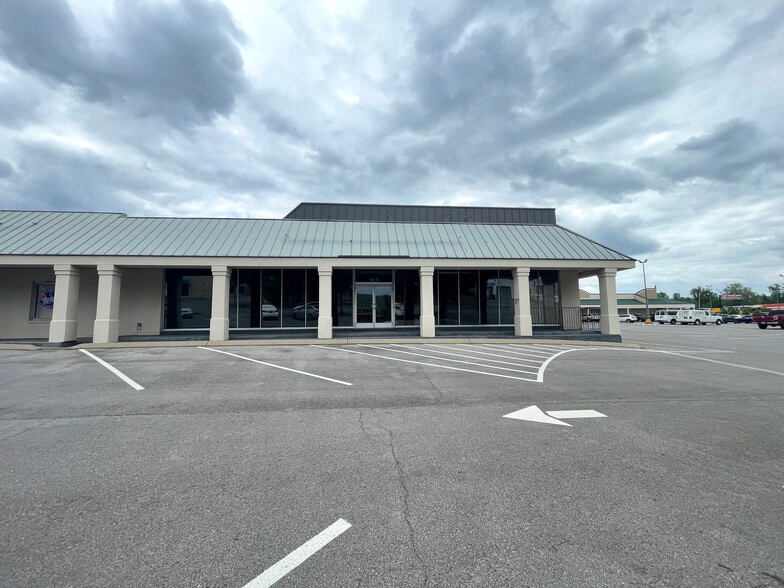 More Photos Of 115-123 SE Broad St, Murfreesboro Unknown For Lease