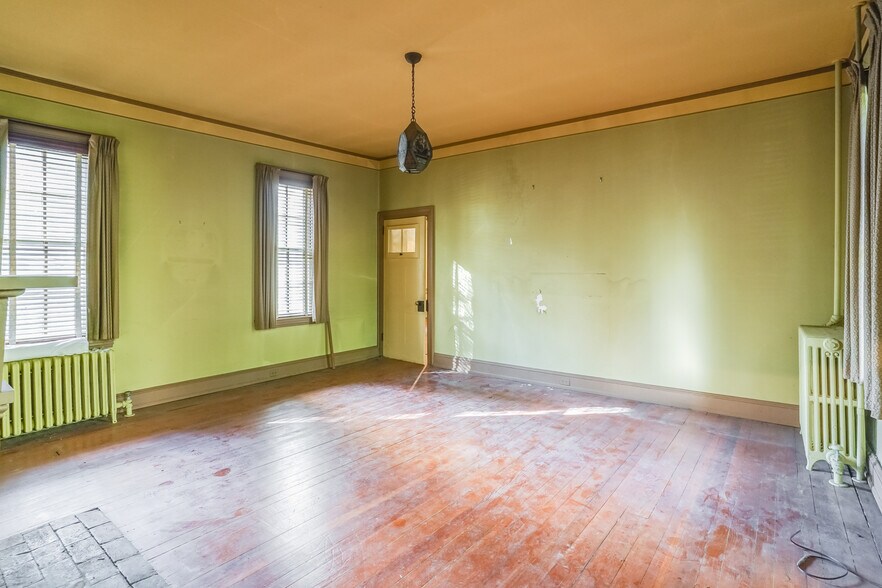 More Photos Of 419 S State St, Dover Office For Sale