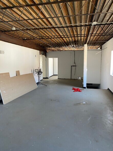 More Photos Of 602 Burns Street, Cincinnati Warehouse For Lease