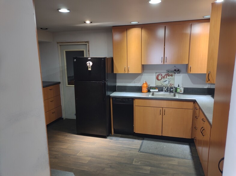 More Photos Of 12714 Aurora Ave N, Seattle Freestanding For Sale