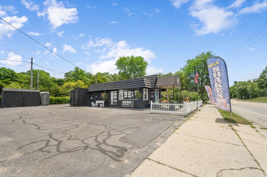 More Photos Of 250 N State St, Big Rapids General Retail For Sale