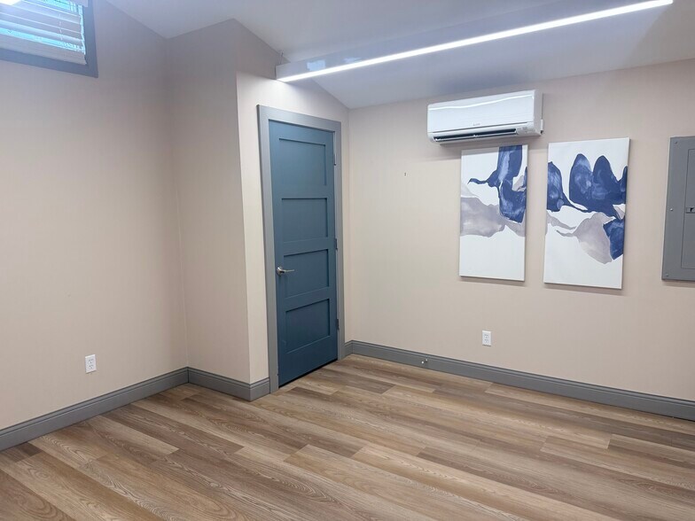 More Photos Of 700 N River Dr, Kankakee Office For Sale