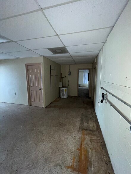 More Photos Of 7606-08 W Judge Perez dr, Arabi Flex For Lease