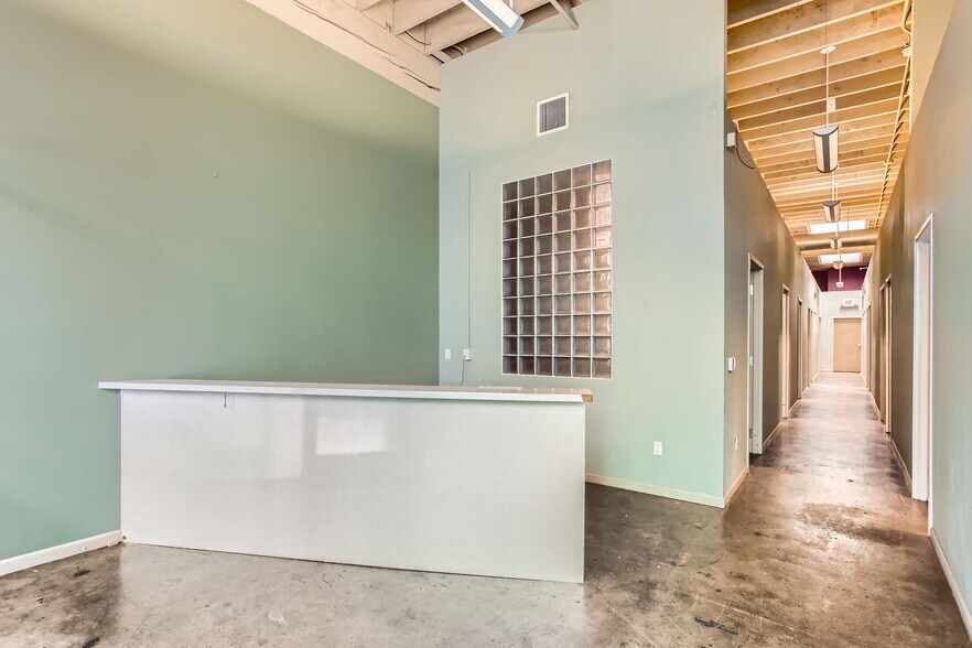 More Photos Of 1411-1435 NW Flanders St, Portland Storefront For Lease