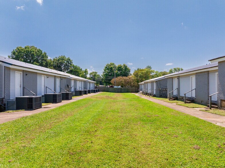 More Photos Of 961 Old Hickory Blvd, Jackson Apartments For Sale