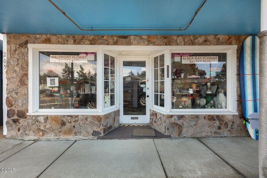More Photos Of 205 SW Highway 101, Waldport Storefront For Sale